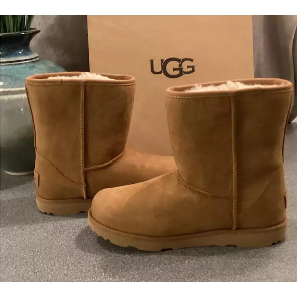 UGG Classic Short Boots in Chestnut kids 5 or women’s 7